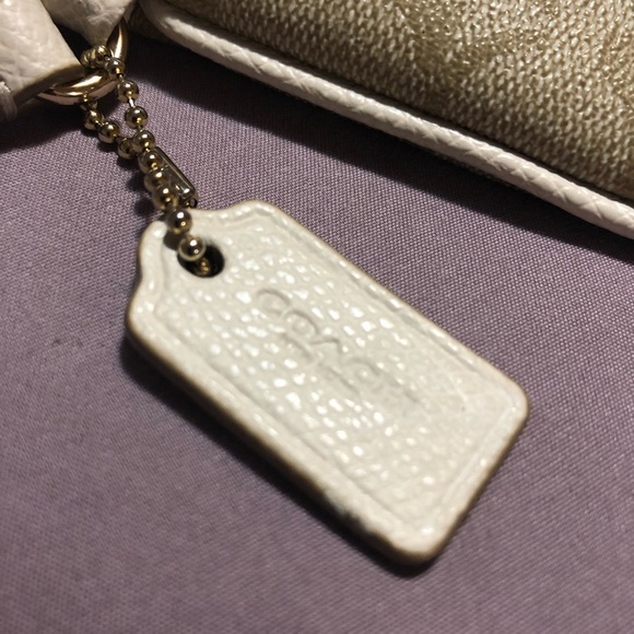 Coach Cream Clutch / Wristlet - Picture 4 of 7